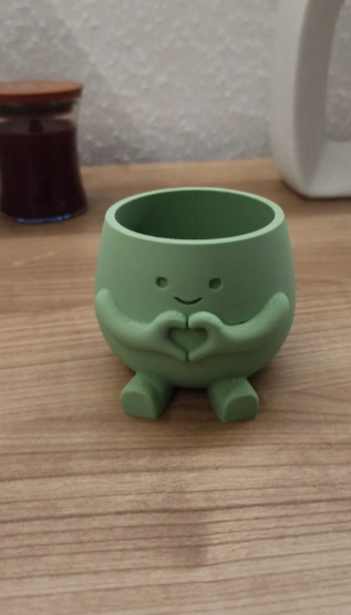 Hearty Pot - Cute Heart-Hands Decor